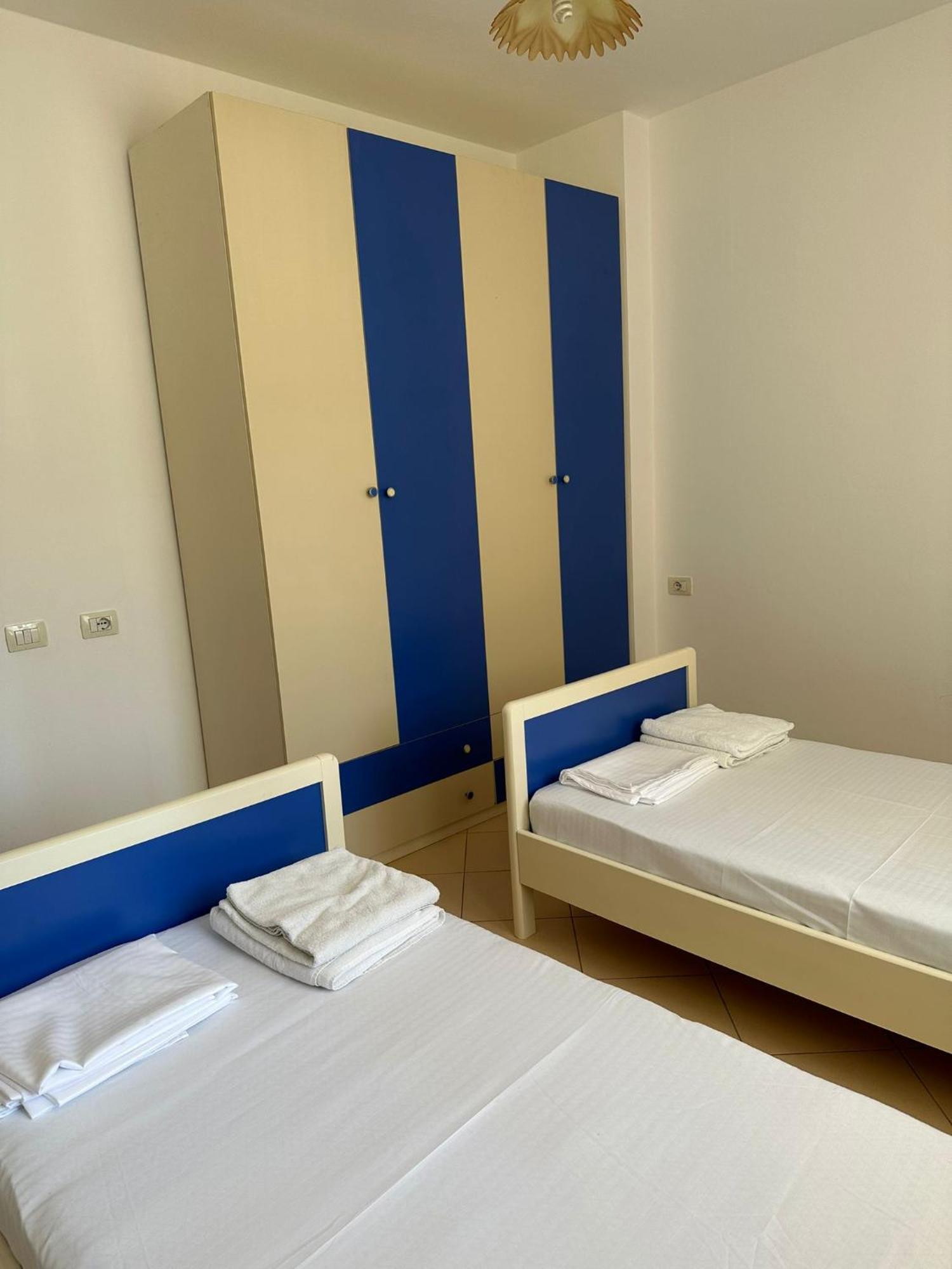 Renting House Влёра Экстерьер фото