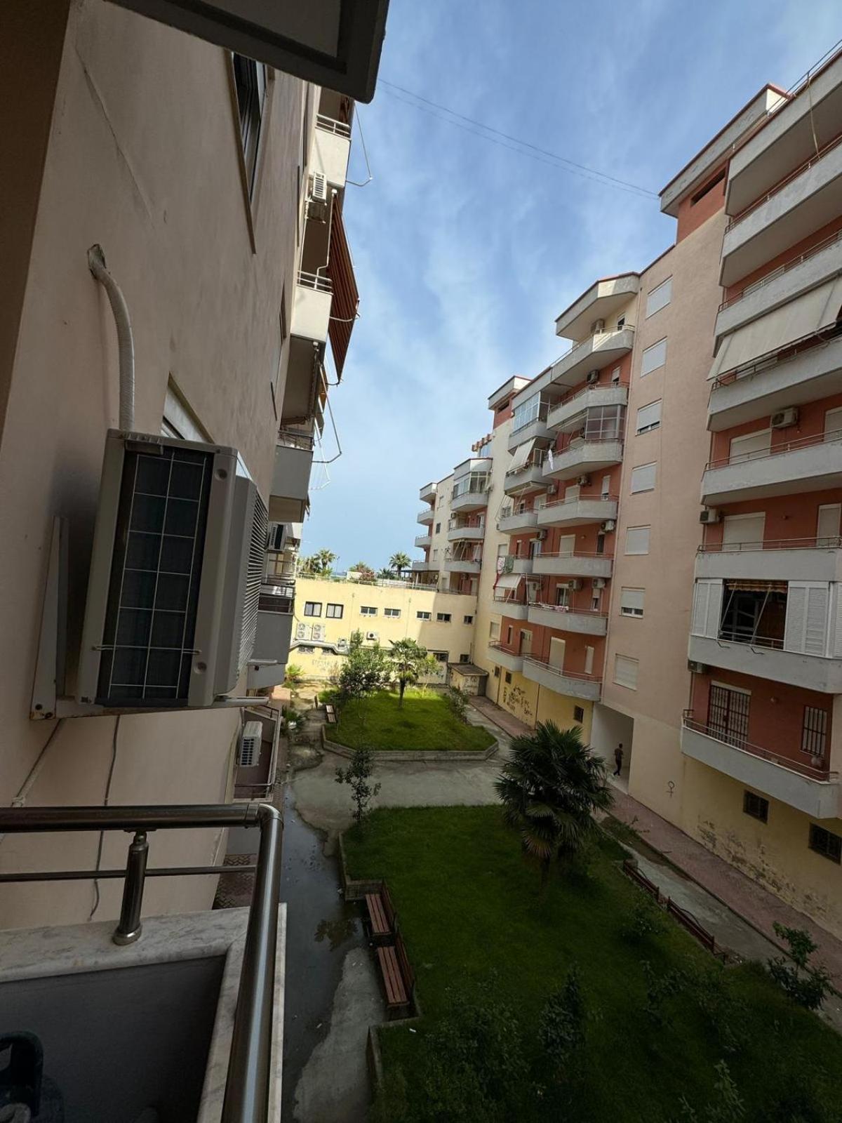 Renting House Влёра Экстерьер фото