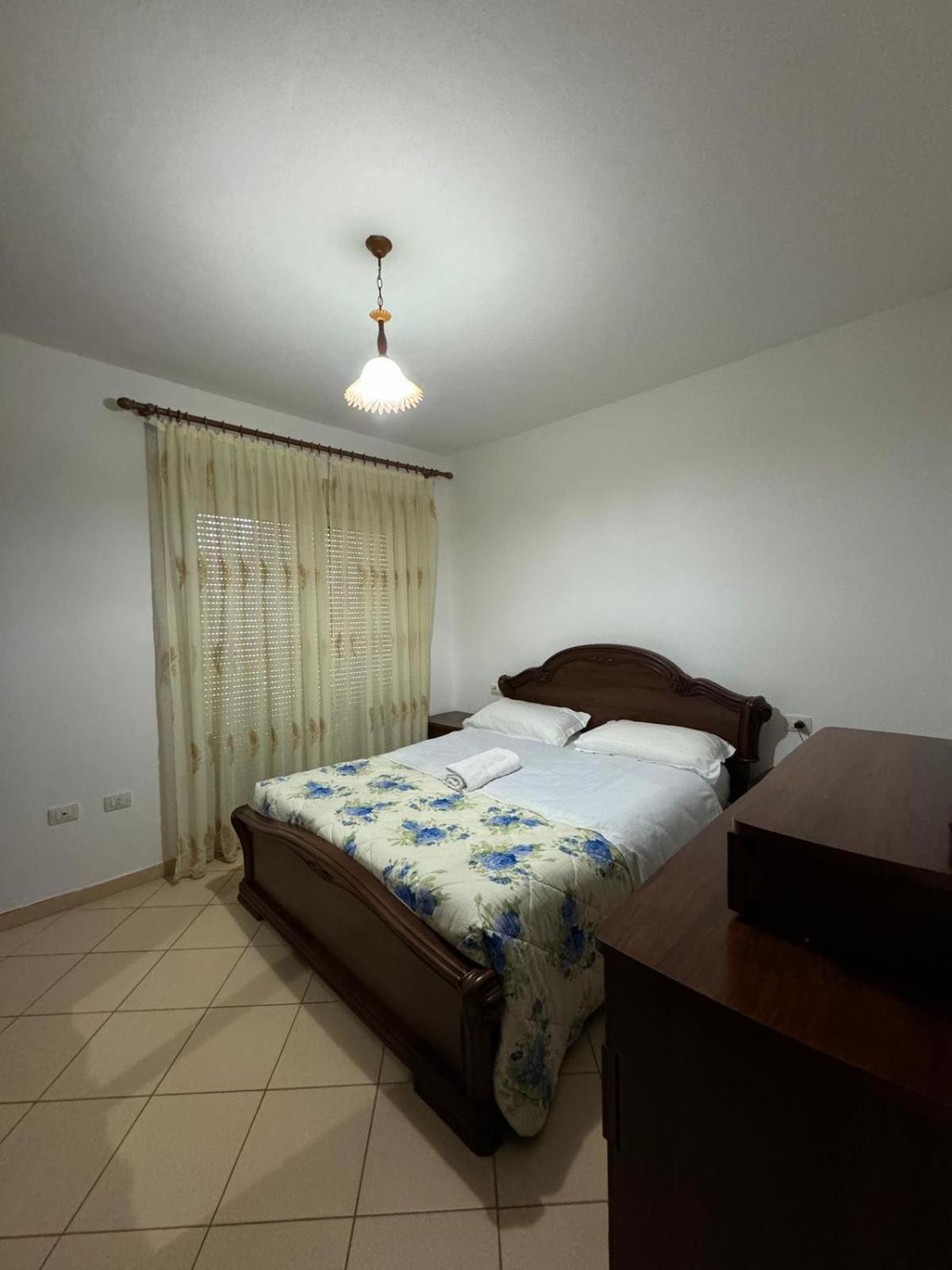 Renting House Влёра Экстерьер фото
